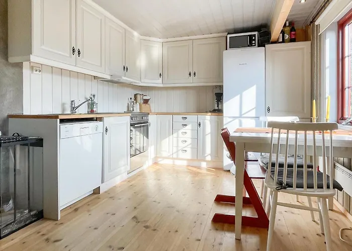 4 Bedroom Cozy In Reinli